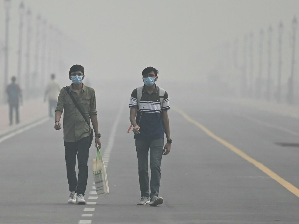 नोएडा-गाजियाबाद में सांस लेना हुआ मुश्किल, AQI पहुंचा 475 के पार