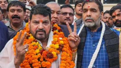 Brij Bhushan Sharan Singh को लगा झटका, खेल मंत्रालय ने निलंबित की पूरी टीम !