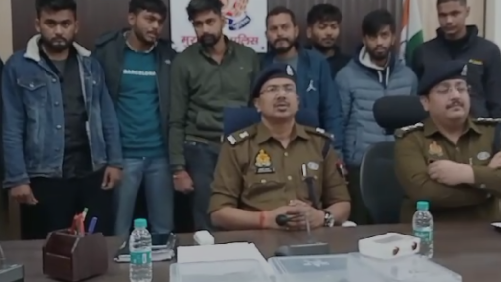 Moradabad पुलिस के हत्थे चढे आठ अभियुक्त, चार मोटरसाइकिल बरामद