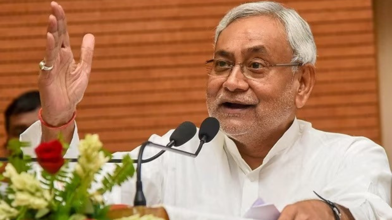 भाजपा नेता को याद करते हुए cm nitish kumar दिल्ली रवाना, जदयू की महाबैठक में होंगे शामिल