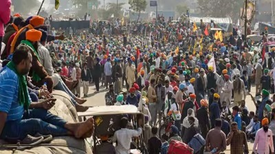 Farmers की शंभू बॉर्डर पर लगातार बढ़ रही संख्या, दिल्ली कूच की तैयारी में किसान...