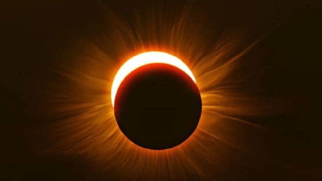 जानिए Solar Eclipse कितने तरह का होता है, इस दिन आसमान में दिखेगा अद्भुत नजारा...