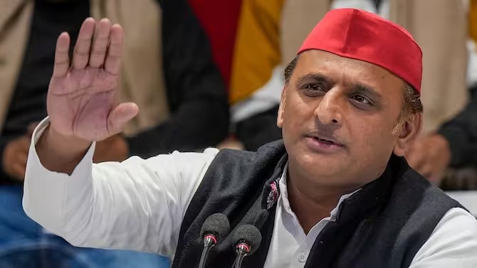 सपा अध्यक्ष Akhilesh Yadav ब्रजभूषण शरण सिंह को देगे टिकट ? बढी हलचल...