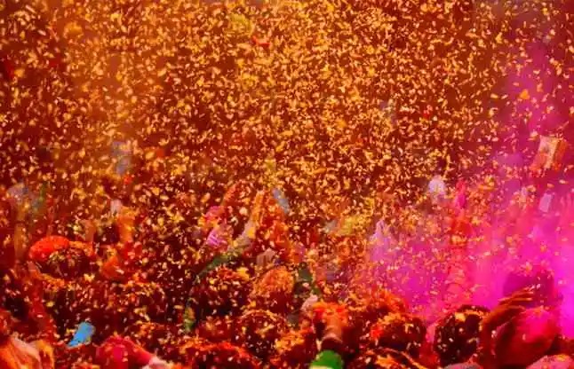 मथुरा ब्रज में चढ़ने लगा Holi का रंग, पारंपरिक होली का किया गया आयोजन...... 