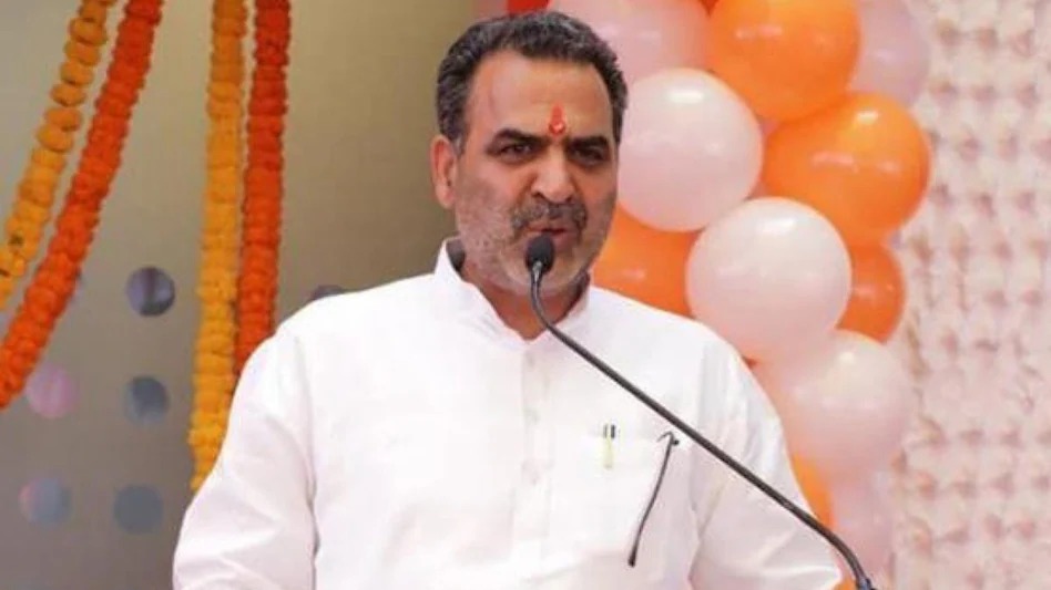 मुजफ्फरनगर में Sanjeev Balyan के काफिले की गाडियों पर हमला, जमकर किए पथराव.....