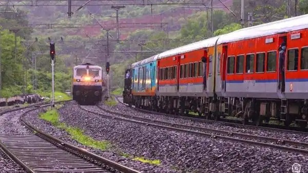 Train यात्री कितने दिन पहले बुक कर सकते हैं टिकट,जानने के लिए देखे ये रिपोर्ट...