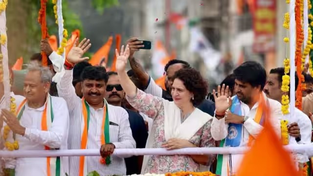 Saharanpur: रोड शो में Priyanka Gandhi ने मोदी पर कसा तंज,  देश ने सत्ता को नहीं सत्य को पूजा है....   