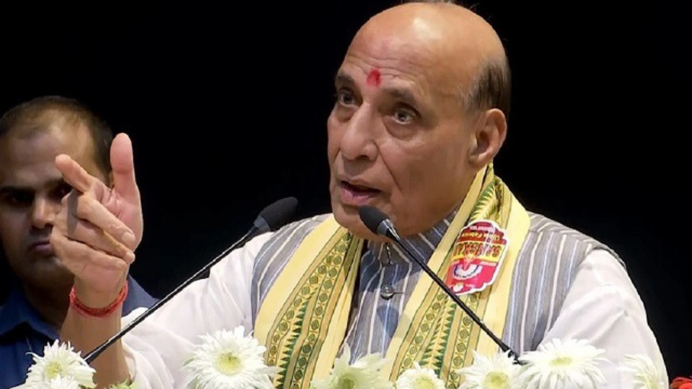 सहारनपुर में रक्षामंत्री  Rajnath Singh ने मंच से ठाकुरों को साधा, सपा-कांग्रेस पर जमकर साधा निशाना…