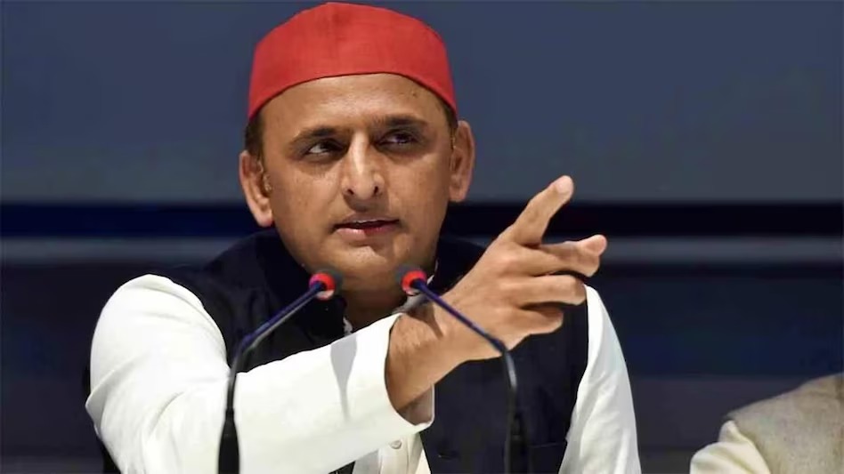 अपने ही जाल में फंस गए SP अध्यक्ष Akhilesh Yadav, ये फैसला न बिगाड़ दे बना बनाया खेल !