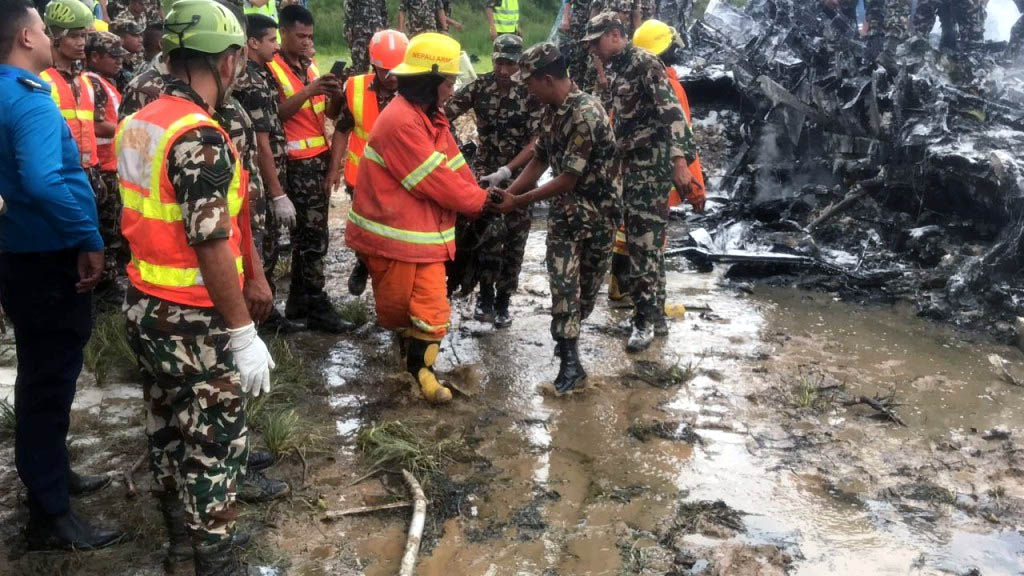 Nepal Plane Crash : काठमांडू में उड़ान भरते-भरते पलट गया विमान; 18 लोगों की गई जान