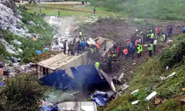 Nepal Plane Crash : काठमांडू में उड़ान भरते-भरते पलट गया विमान; 18 लोगों की गई जान