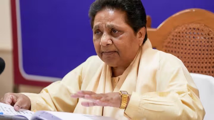 आरक्षण में क्रीमी लेयर पर Mayawati ने की प्रेस कॉन्फ्रेंस, सरकार पर भी हुई हमलावार...