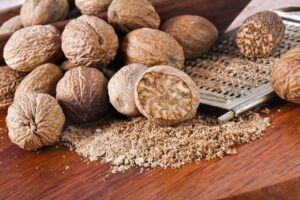 nutmeg केवल स्वाद के लिए ही नहीं, बल्कि सेहत के लिए भी फायदेमंद.....