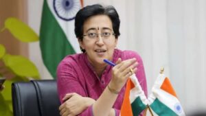 एक्शन में दिल्ली सरकार, सड़कों पर उतरी Atishi कैबिनेट, जाने पूरा मामला...