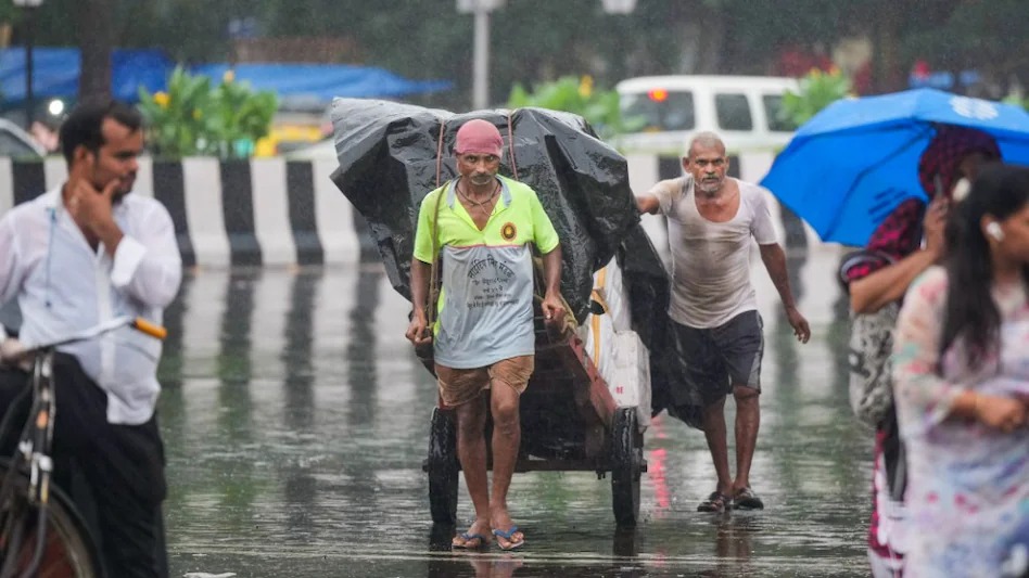 यूपी में भारी Rain से बुरा हाल, यूपी-बिहार के कई जिलों में अलर्ट...