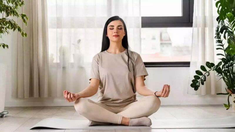 ये तीन Yogasana पीठ की चर्बी कम करने में आती है काम….