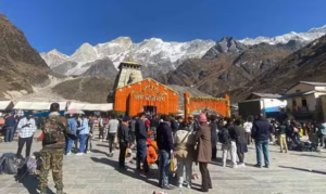 धामों में दीपोत्सव की तैयारी....फूलों से सजाया गया Badrinath-केदारनाथ मंदिर,