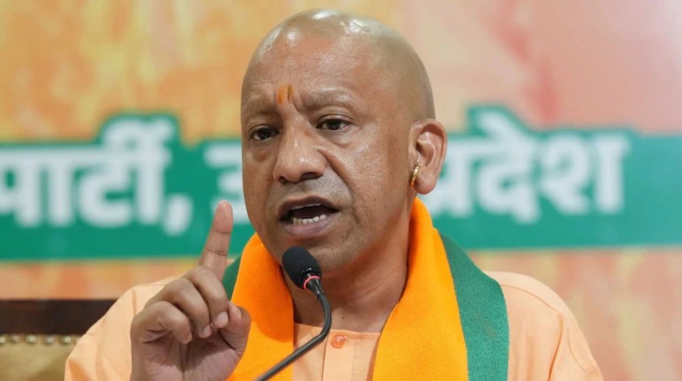 वाराणसी में CM Yogi ने 51 फीट ऊंची हनुमान जी की प्रतिमा का किया अनावरण…