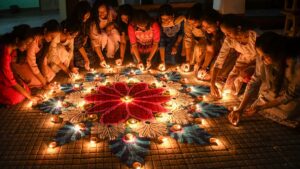 Diwali हिंदुओं का है सबसे प्रमुख त्योहार, अगले दिन की जाती है गोवर्धन पूजा...