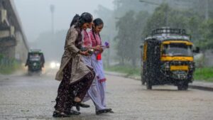 इन कई जिलों में भारी Rain की चेतावनी, जानिए अपने शहर का हाल...