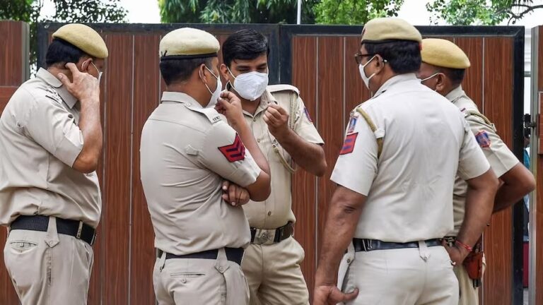 Delhi Police का ताबड़तोड़ एक्शन, जानिए इन लोगो को क्यों किया गिरफ्तार...