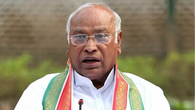 Mallikarjun Kharge द्वारा दिए गए इस बयान से गर्माया माहौल, पाठक का पलटवार…