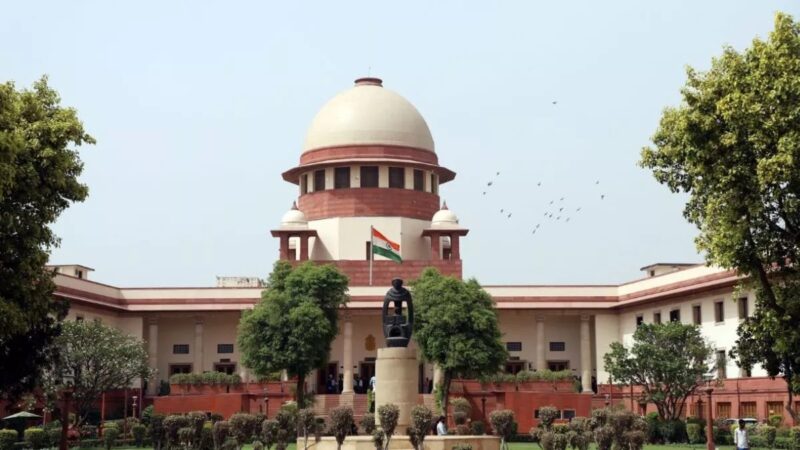 Supreme Court प्रदूषण को लेकर हुई सख्त, स्कूलों को बंद करने के आदेश…