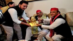 Akhilesh Yadav ने जमीरउल्लाह खां और उनके परिवार से की मुलाकात, कही ये बात...