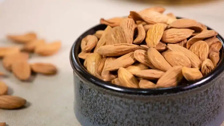 Almond के सेवन से मिलेंगे चौका देने वाले फायदे, इन बीमारियों से छुटकारा..