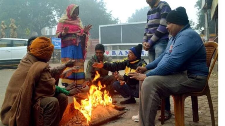 दिल्ली में कड़ाके की Cold के साथ यूपी के इन इलाको में हो रही बारिश, जाने अपने शहर का हाल...