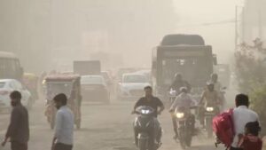 दिल्ली में इन दिनों Cold और वायु प्रदूषण दोनों का कहर, जाने अपने शहर का हाल...