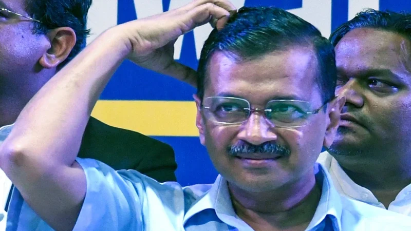 चुनाव से पहले Kejriwal को झटका,  विधायक अब्दुल रहमान हुए कांग्रेस में शामिल