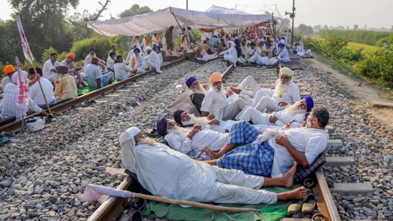 Shambhu Border पर किसानो का आंदोलन, सरवन सिंह पंधेर ने रेल रोको आंदोलन की दी जानकारी...