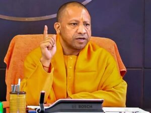 Varanasi में योगी के अफसरों को निर्देश, महाकुंभ में बनाए श्रद्धालुओं के लिए उचित व्यवस्था...