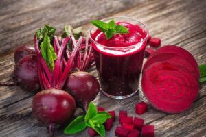 कच्चा Beetroot या इसका जूस? जानिए आपके शरीर के लिए क्या है ज्यादा फायदेमंद