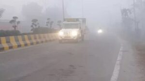 Cold और कोहरे से थमी यूपी की रफ्तार, जानिए अपने शहर का हाल...