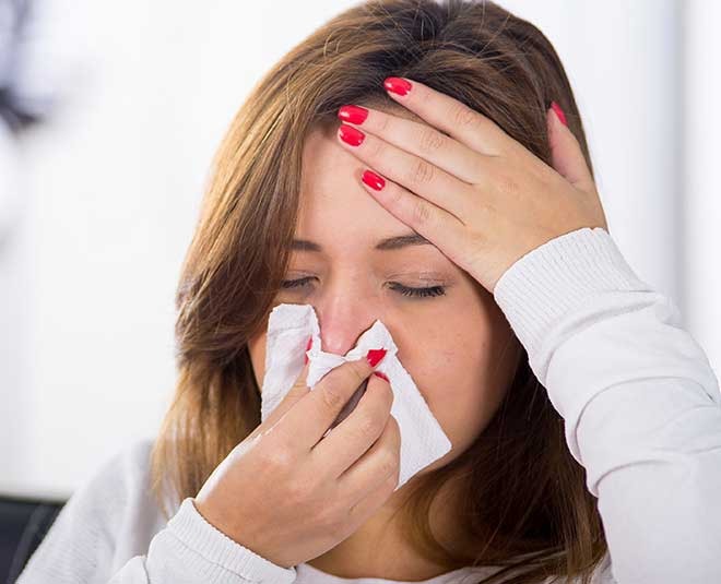 बदलते मौसम में Cold and cough से हैं परेशान, तो अपनाएं ये 5आयुर्वेदिक उपाय