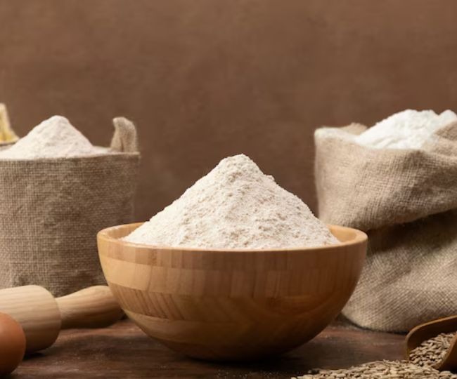 क्या सचमुच आंतों में चिपक जाता है Fine flour? एक्सपर्ट से जानें इस दावे की सच्चाई