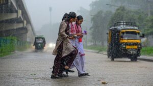 यूपी के इन जिलों में Rain और कोहरे की संभावना, जाने अपने शहर का हाल...