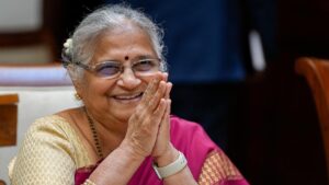 Sudha Murthy ने महाकुंभ में पितरों का किया तर्पण,