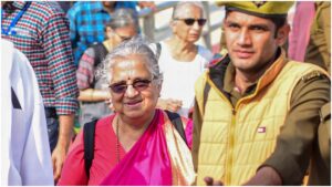 Sudha Murthy ने महाकुंभ में पितरों का किया तर्पण,