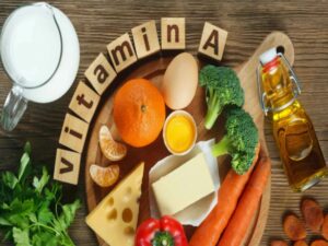 इन vitamins की कमी से झड़ते हैं बाल,