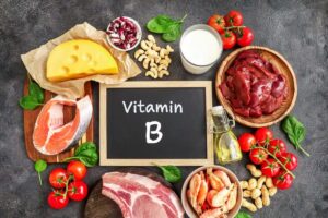 इन vitamins की कमी से झड़ते हैं बाल,