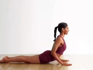 Bhujangasana करने से मिलेगा कमर दर्द से छुटकारा, कब्ज की समस्या से भी राहत..