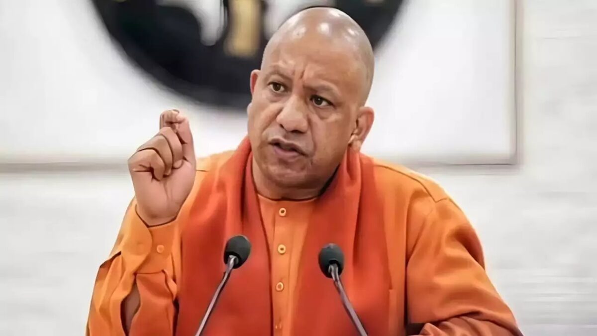 CM Yogi ने नई दिल्ली स्टेशन हादसे पर जताया दुख, माया की भी आई प्रतिक्रिया...