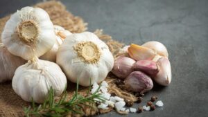 Garlic को गुनगुने पानी के साथ खाने से इन बीमारियों से मिलेगा छुटकारा...