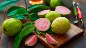 Guava को आग में पकाकर खाने से होते है ये फायदे, दूर होगी हफ्तों पुरानी खांसी...