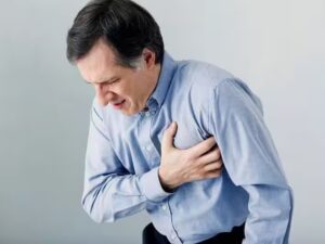 शरीर के बाईं ओर इन 5 हिस्सों में दर्द हो सकता है Heart Attack के संकेत,..