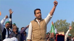 Jayant Chaudhary ने लाठीचार्ज की तस्वीर साझा की: लिखा - "चुनौती की लाठी, कौशल है सारथी", सपा ने कहा - "पुराना दर्द बाहर आया"