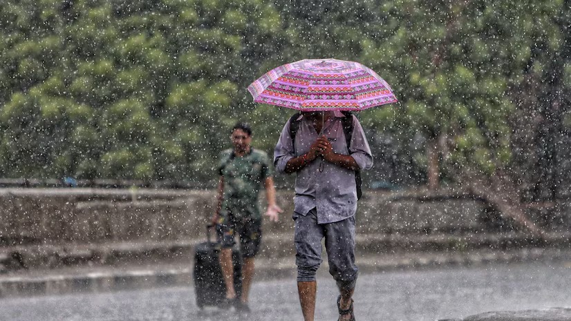 दिल्ली समेत यूपी में Rain से बढ़ी ठंड, जानें आज कैसा रहेगा मौसम...